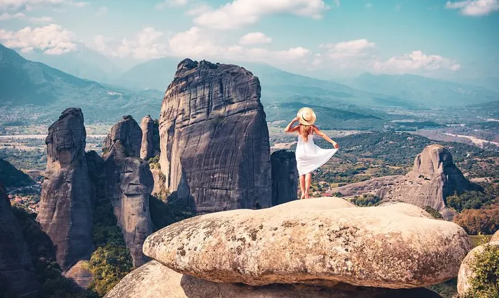 Meteora & Delphi 3 Days Semi Private Tour