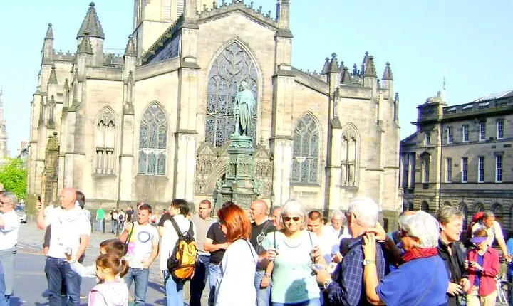 Full Day Tour of Edinburgh Including Lunch With A Local Expert