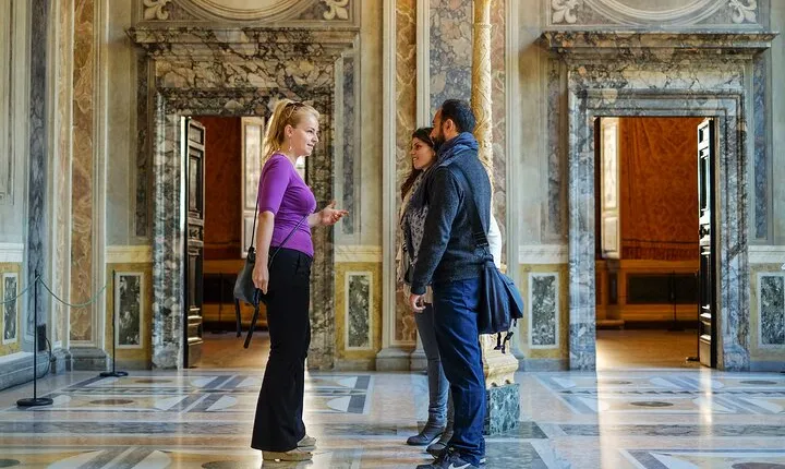 Rome: Raphael Private Tour - St. Agostino and Villa Farnesina