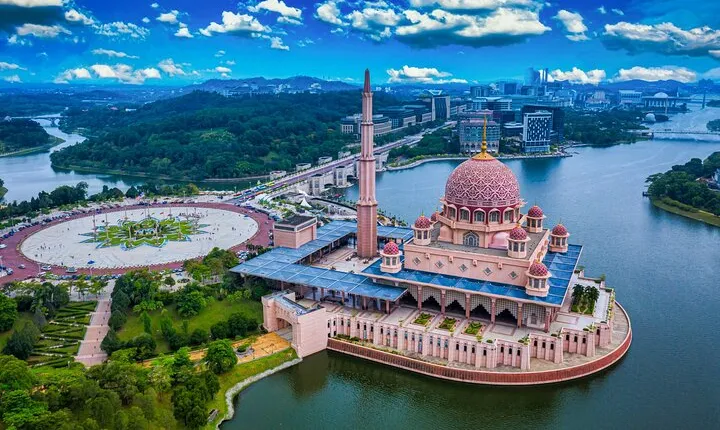 Private Kuala Lumpur City Tour Including Putrajaya & Batu Caves