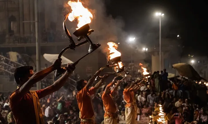 Varanasi Landmark Evening City Tour - Aarti, Boating & Witnessing the GOD