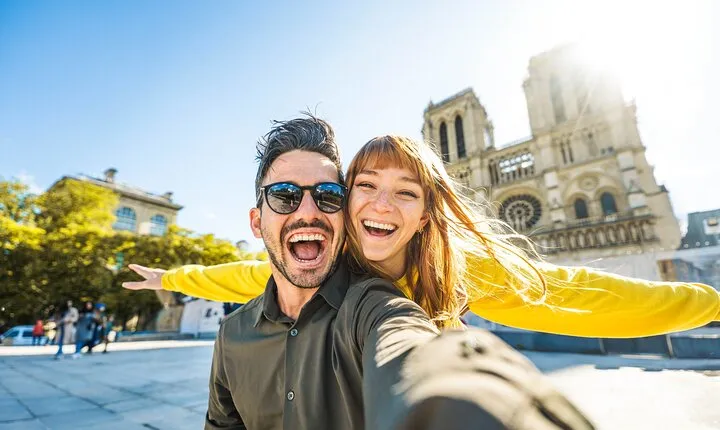 Notre Dame Cathedral: Exterior Guided Tour & Unscheduled Access