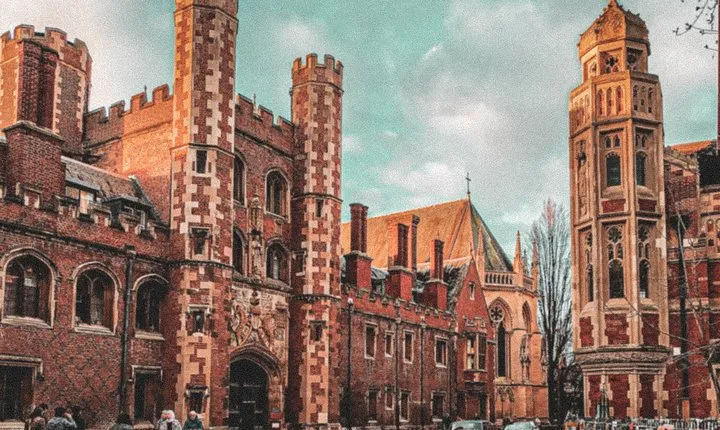 Explore Cambridge Student Life & Top Colleges Walking Tour