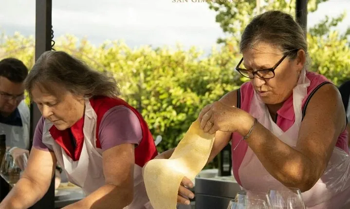 Florence Shared Cooking Class in San Gimignano and Wine Tasting 