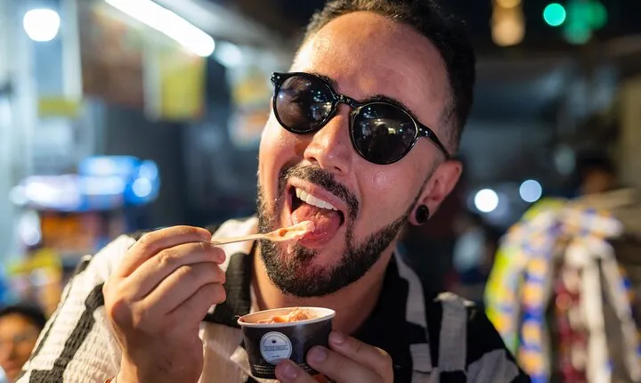 Street Food, Hidden Markets & Ancient Temples of Mumbai