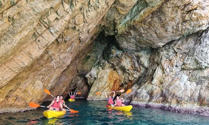 Tossa de Mar: Kayak & Snorkel Tour with Paella from Barcelona