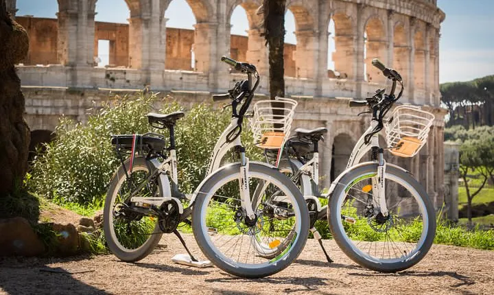 Rome Tiber cycle path: Electric & Muscle Rental Bike