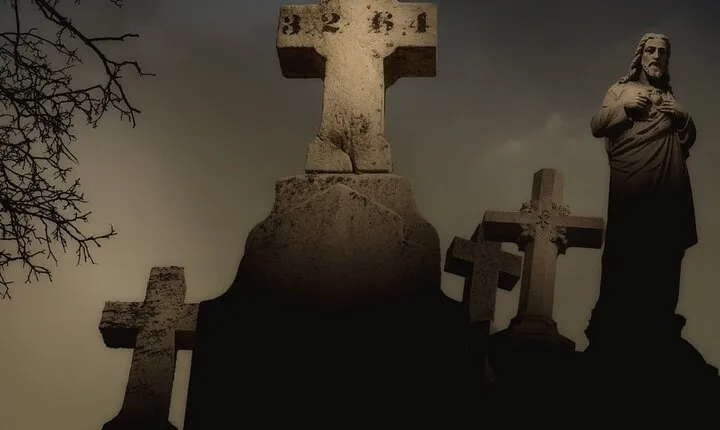The Ghosts of Old Montreal: Private 1.5-hour Spooky Tour