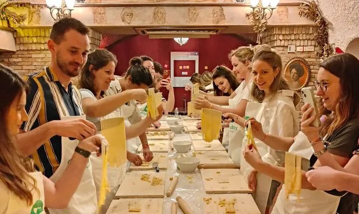 Pasta Cooking Class in Rome: Make Fettuccine & Tiramisu with Wine