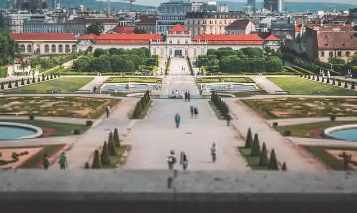 Private Transfer from Salzburg to Vienna: Door-to-door, English-speaking driver
