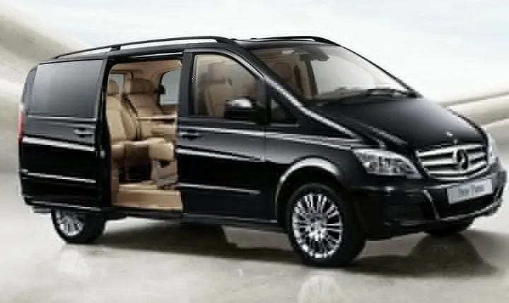 Half-Day Private Tour of Paris with Seine River Cruise