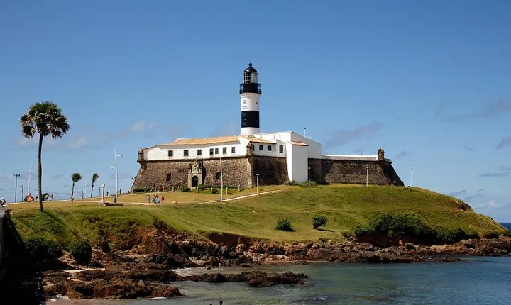 Transfer roundtrip in Salvador with Historical City Tour