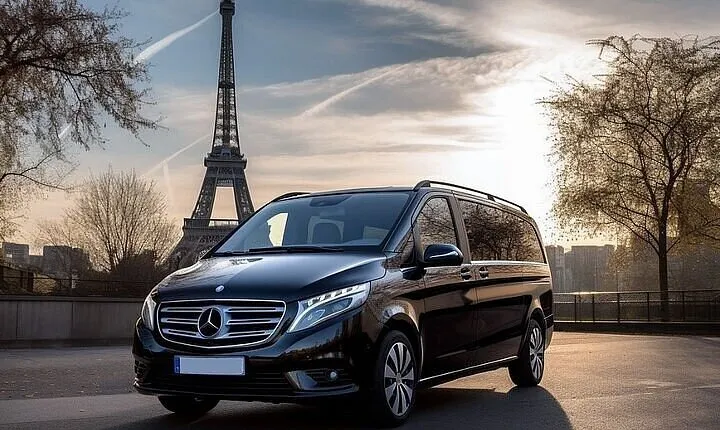Eiffel Tower Skip-The-Line by Lift Private Tour with Hotel Pickup