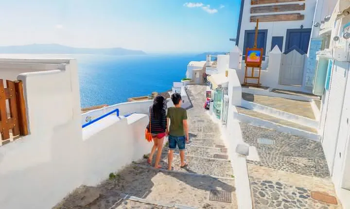 4 or 5-Day ATHENS MYKONOS & SANTORINI Private Highlights Tour