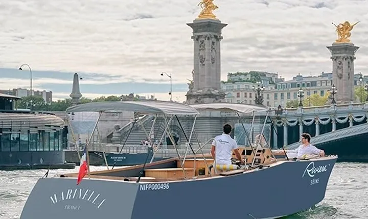 Guided Luxury River Cruise & Walking Tour of Paris Semi-Private