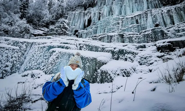 Rovaniemi: Korouoma Canyon & Frozen Waterfalls Tour with BBQ