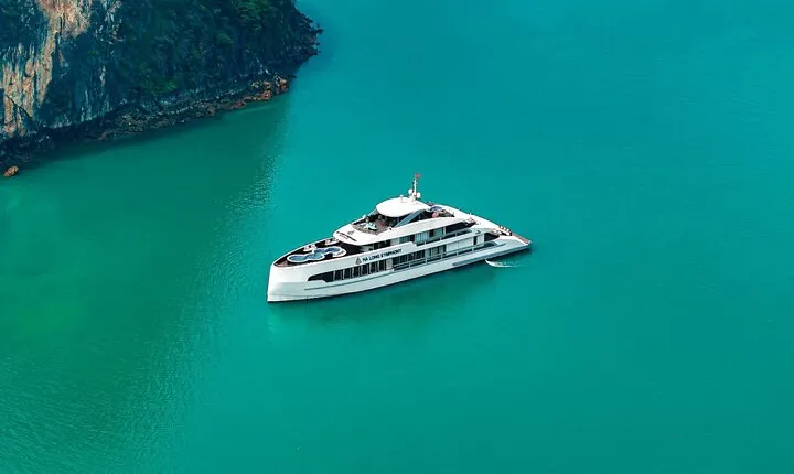 5-Star Ha Long Symphony Day Cruise with Lunch & Kayak from Hanoi