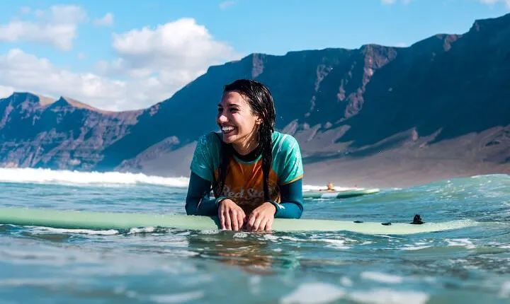 Surf Lesson for Beginners in Famara: Introduction in Surfing