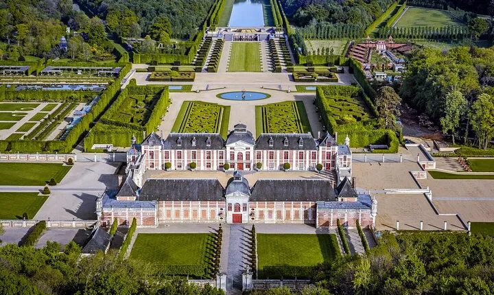 Giverny and Chateau du Champ de Bataille Private Tour from Paris