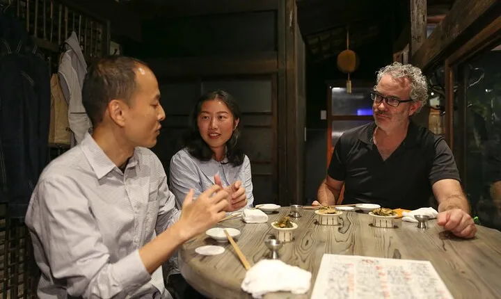 Private Sake Bar & Pub Crawl in Central Kyoto (Food & Sake Tour)