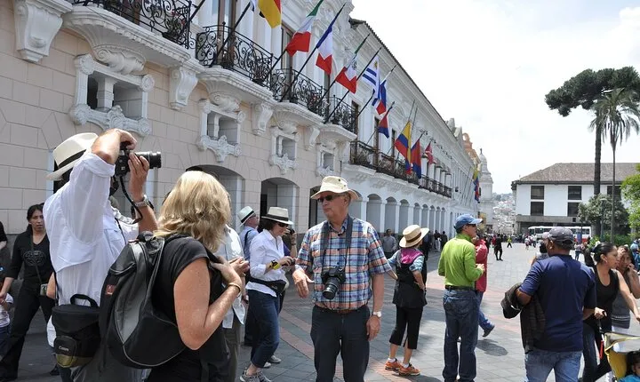Private City Tour Quito & Middle Of The World