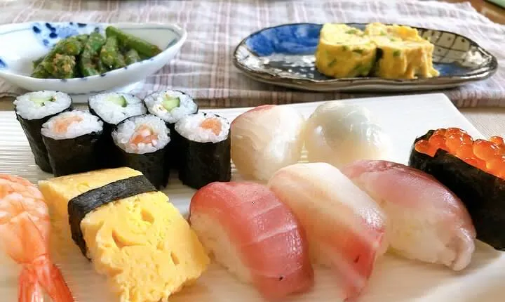 Experience Sushi Making Class in Tokyo