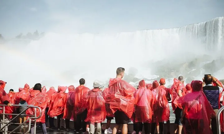 Tour to Niagara Falls with skip the line Cruise