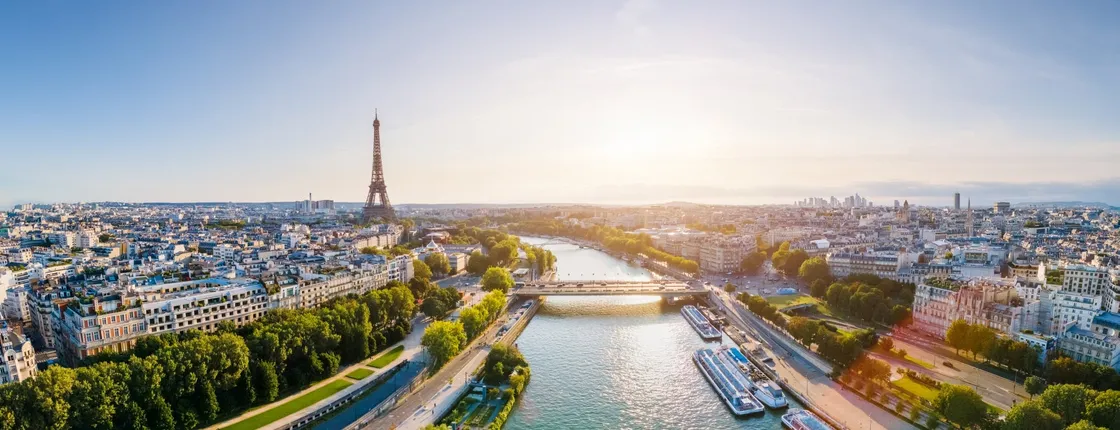 Paris private boat tour with guide to the Seine’s landmarks