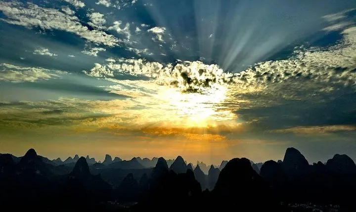Half-day Yangshuo Xingping Laozhai Hill Sunset Private Tour