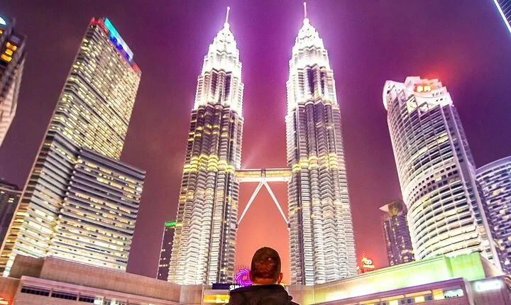Private Magical Light Experience in Kuala Lumpur By Night