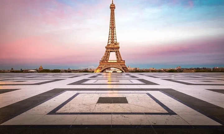Paris: Eiffel Tower Summit Access