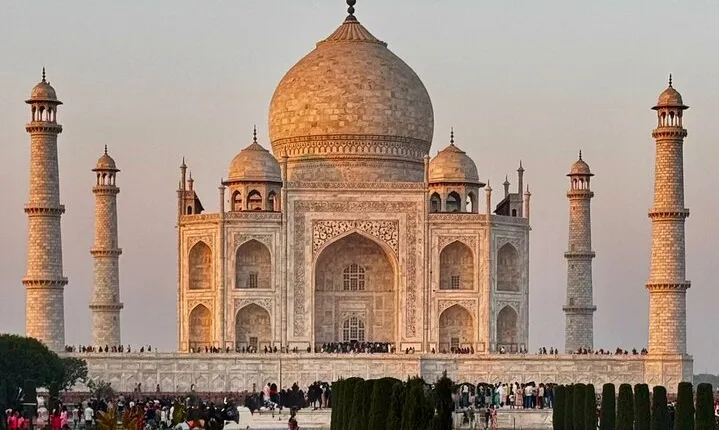 All Inclusive Taj Mahal Tour From Mumbai