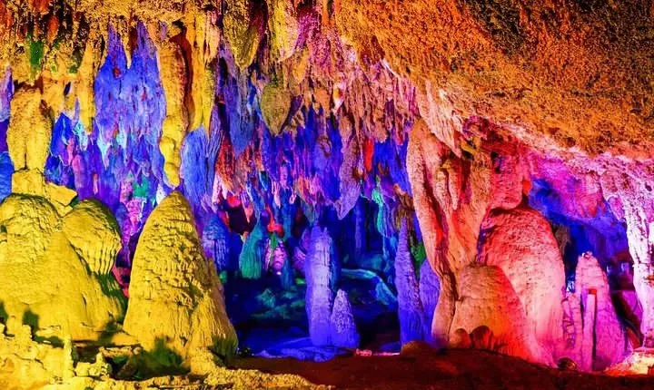 Kunming Private Tour to Stone Forest&Jiuxiang Cave with Boat Ride