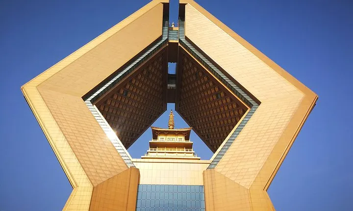 Private Tour: Famen Temple and Hanyangling Museum