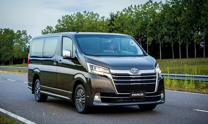 Departure Transfer from Kyoto to Itami Airport ITM by Minivan