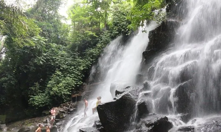 Best Tour with Kanto Lampo Waterfall & Lempuyang Temple