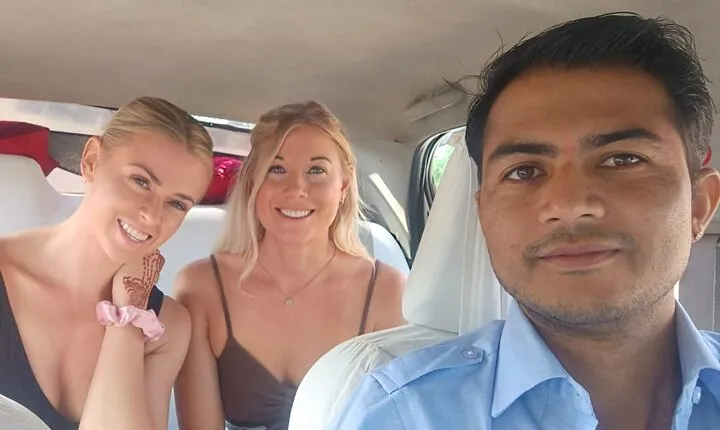 From Delhi Airport: Guided Layover Delhi sightseeing Tour by Cab
