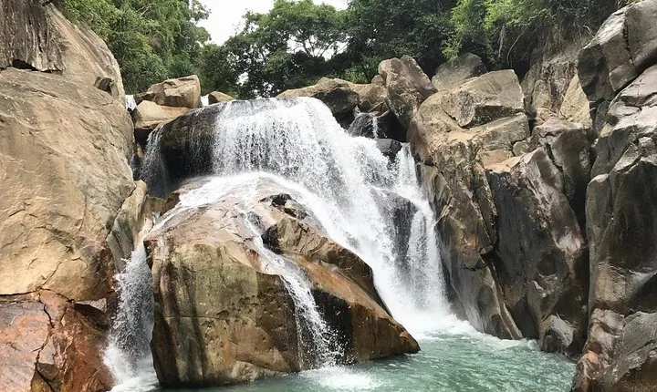 Amazing City Tour & Ba Ho Waterfall By Car (Minimum 02 guest) 