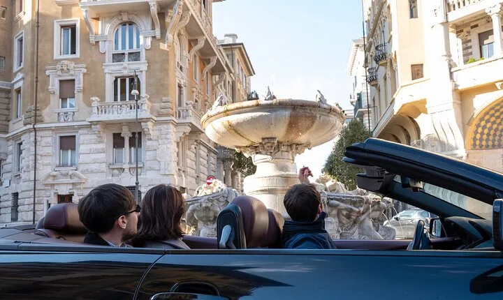 Rome in a Flash: Luxury Cabriolet Tour with Italian Delights