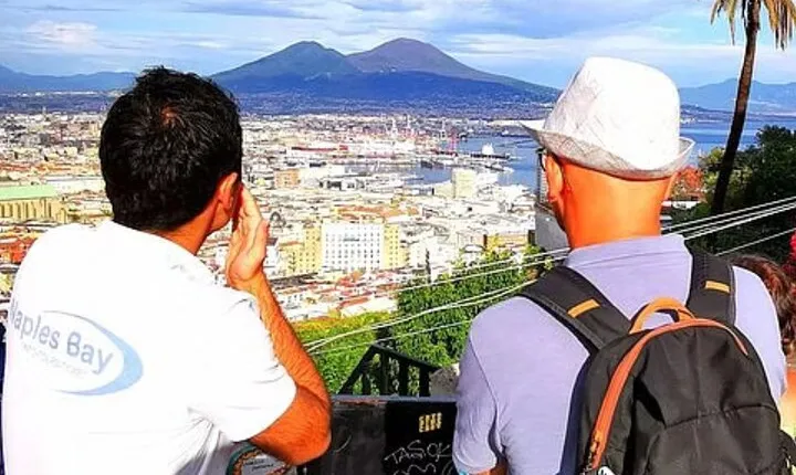 Naples Historical Panoramic Walking Tour: Rich and Poor Areas