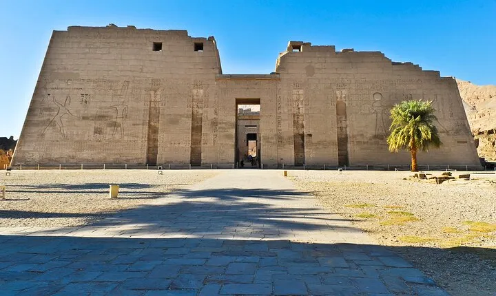 Full Day Tour of West and East Banks, Including Temple of Habu