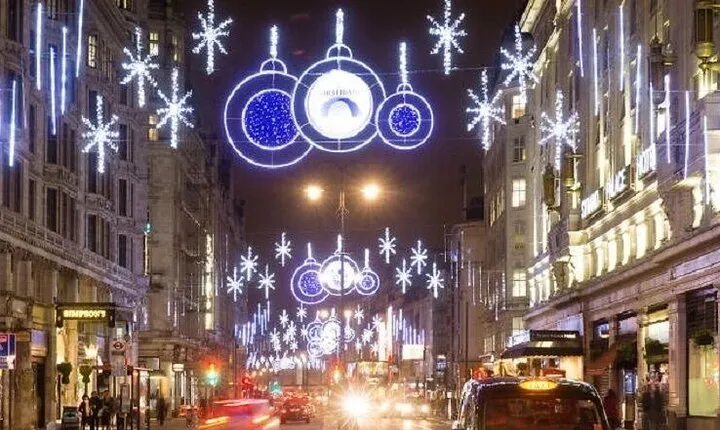 Magical Christmas Lights in London: Private Black Cab Tour