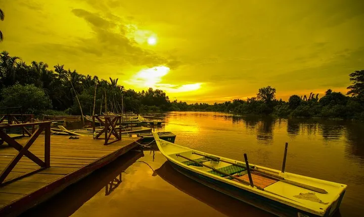 Full-Day Private Boat Ride and Seafood Dinner in Kuala Selangor