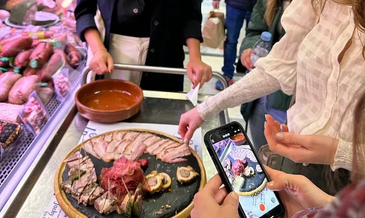 Food tour with EAT and CHILL TOUR Geneva & Lausanne