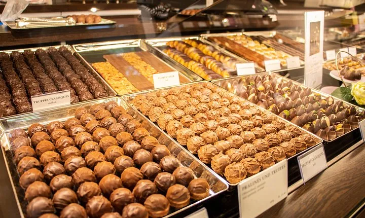 Zurich: Chocolate Tasting and Walking Tour with a Local