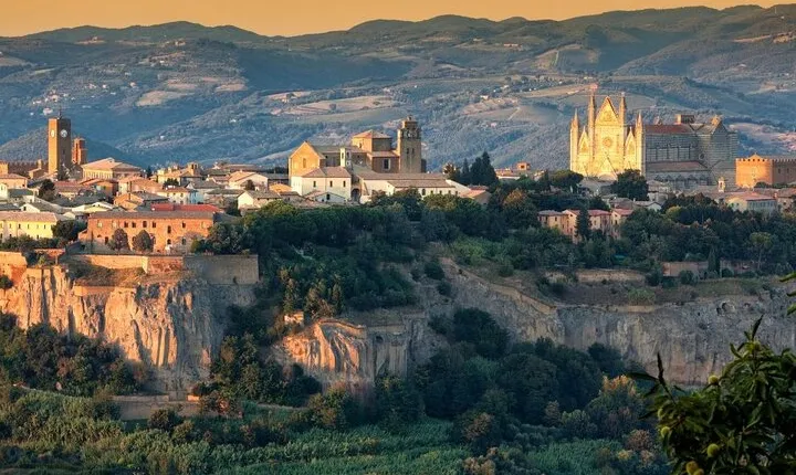 From Florence through Montepulciano and Orvieto Assisi to Rome