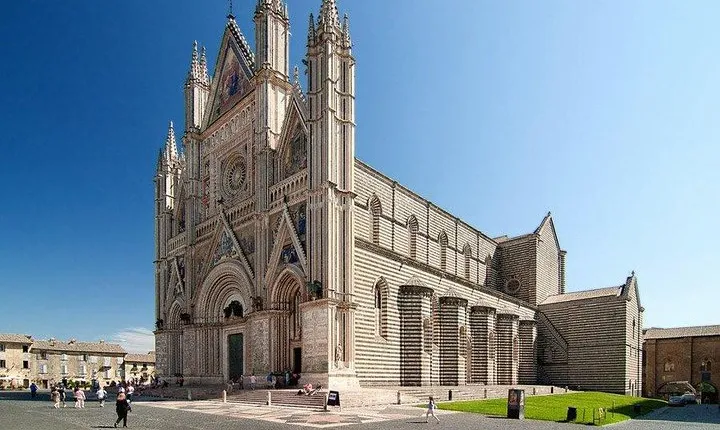 Orvieto&Bagnoregio with lunch included from Rome