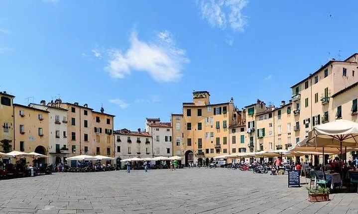 Pisa & Lucca Full-Day Tour with Leaning Tower access
