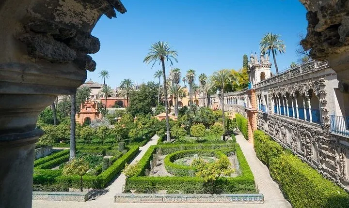 Exclusive Alcazar with breakfast or afternoon coffee in gardens