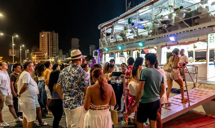 White Night Boat Party with Buffet Dinner and Bar